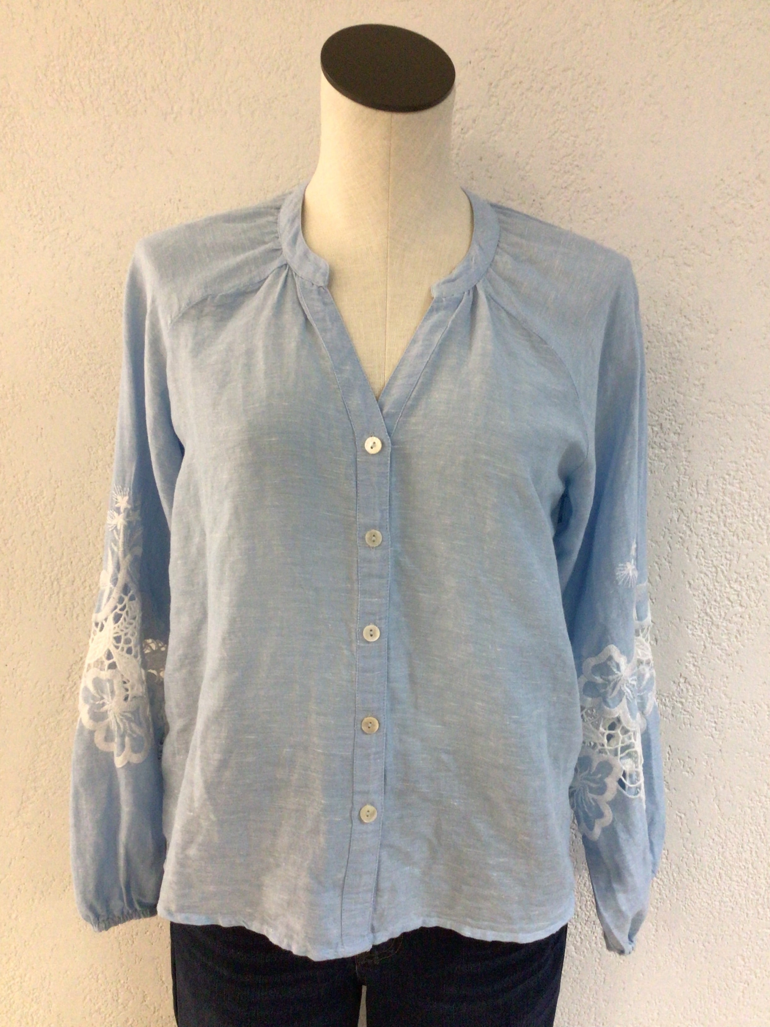 Charlie B Chambray Linen Blouse C4600E
