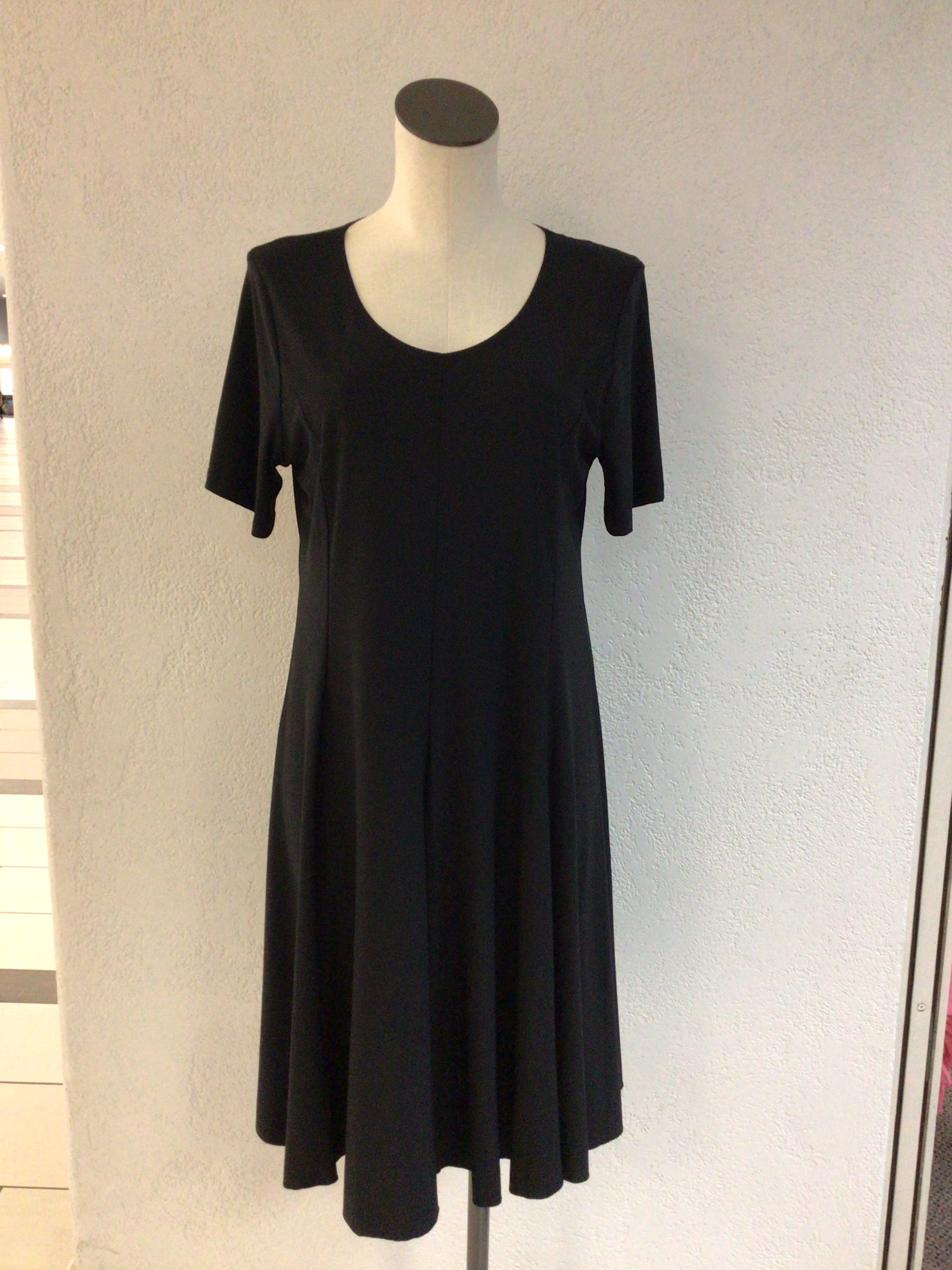 Creation Short Sleeve Black Dress A604