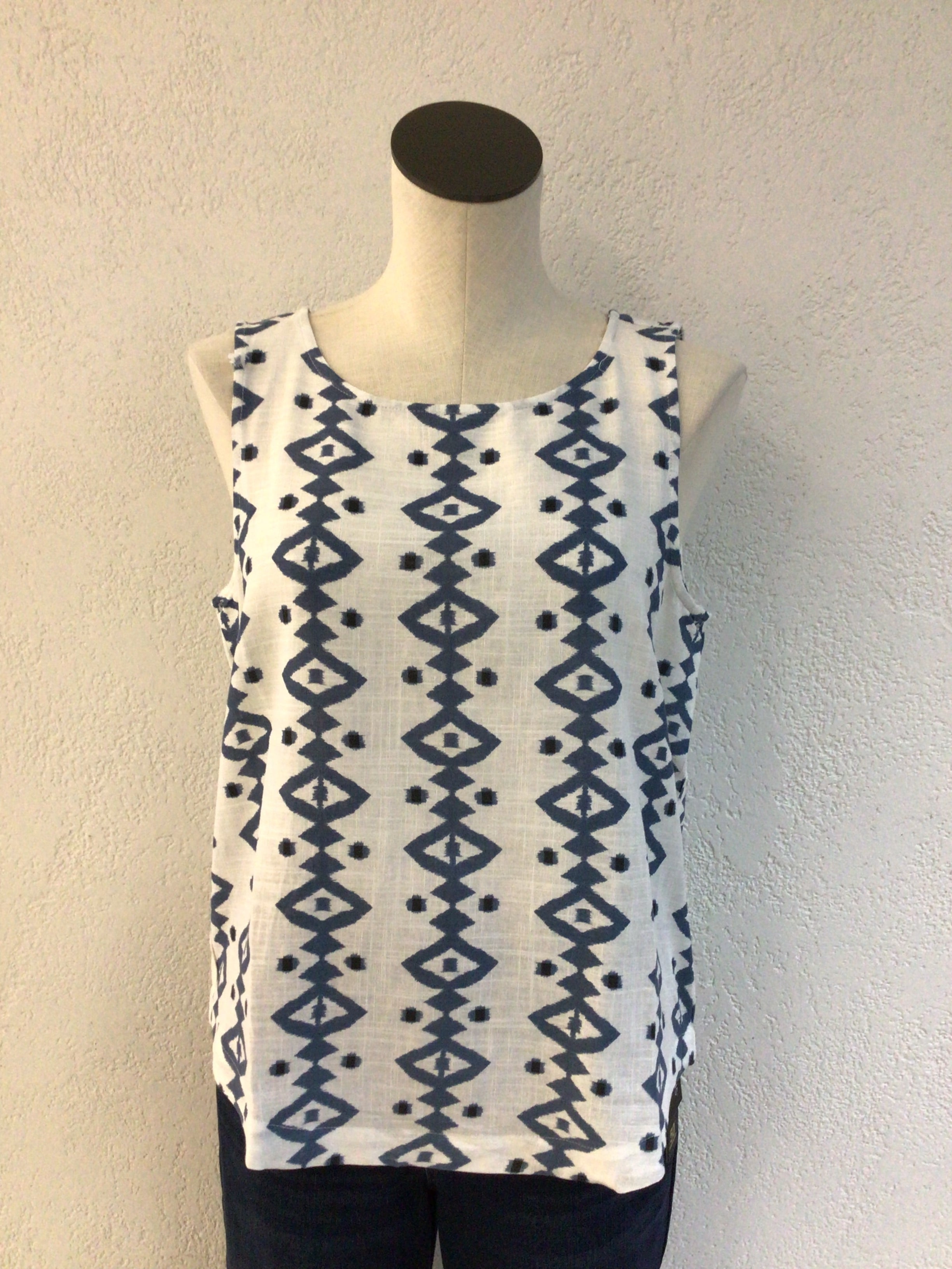 Charlie B Geo Print Sleeveless Top C4588