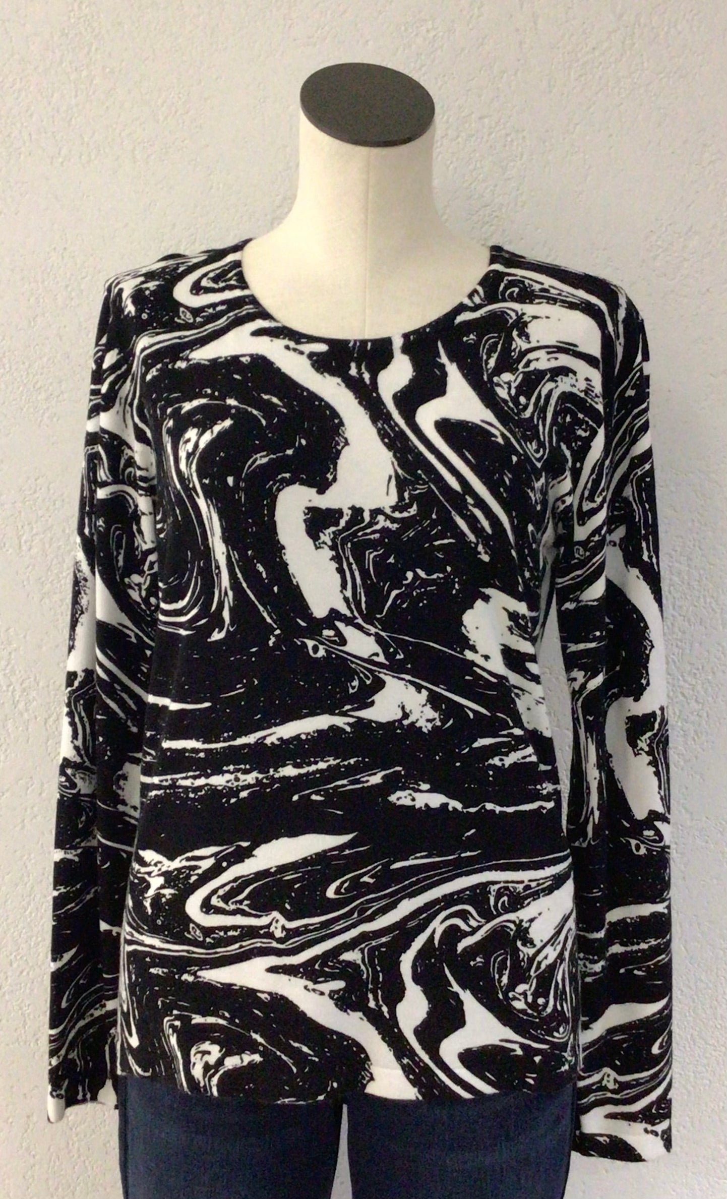 Ethyl Black and White Knit Sweater LL202