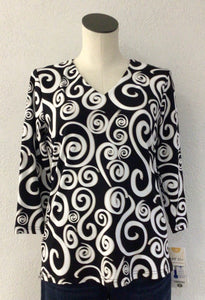 Lulu B Black and White Printed V-Neck Top SPX0471
