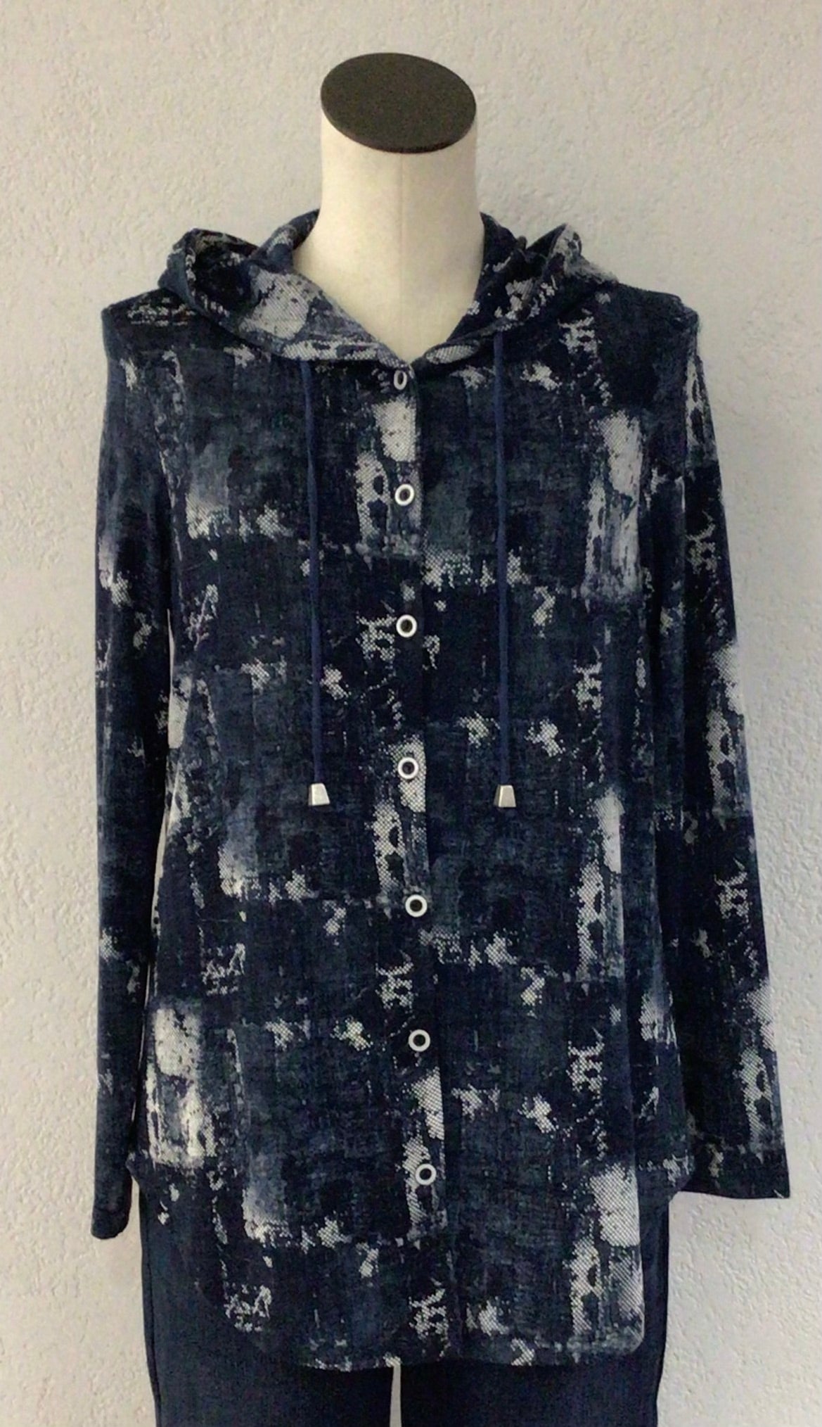 Michael Tyler Blue Print Button Front Top 24F1730