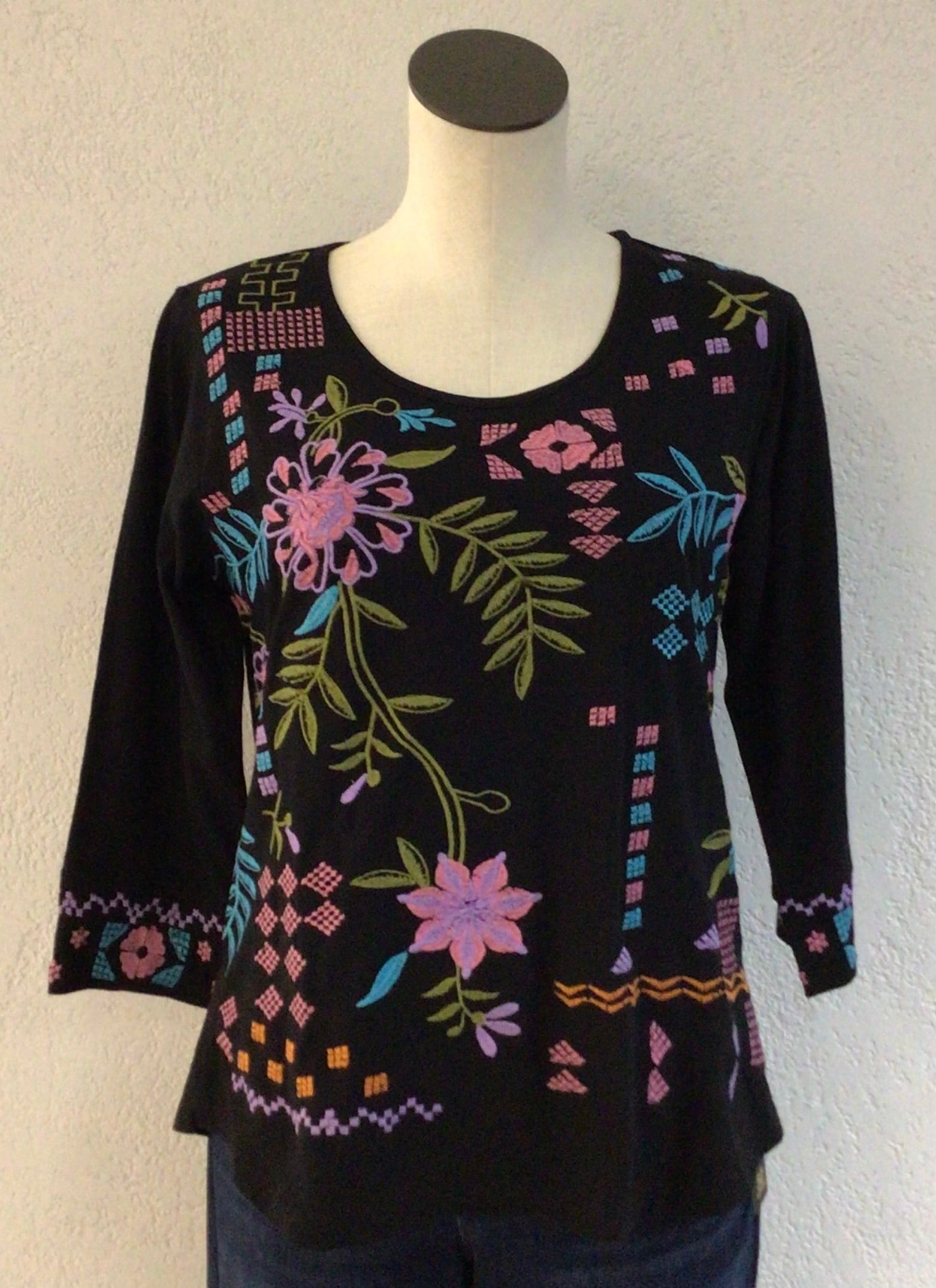 Parsley and Sage Black Ginny Top 25S449C