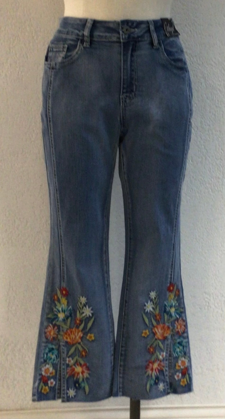 Ethyl Embroidered Zipper Crop Pant  Z48BWEMB